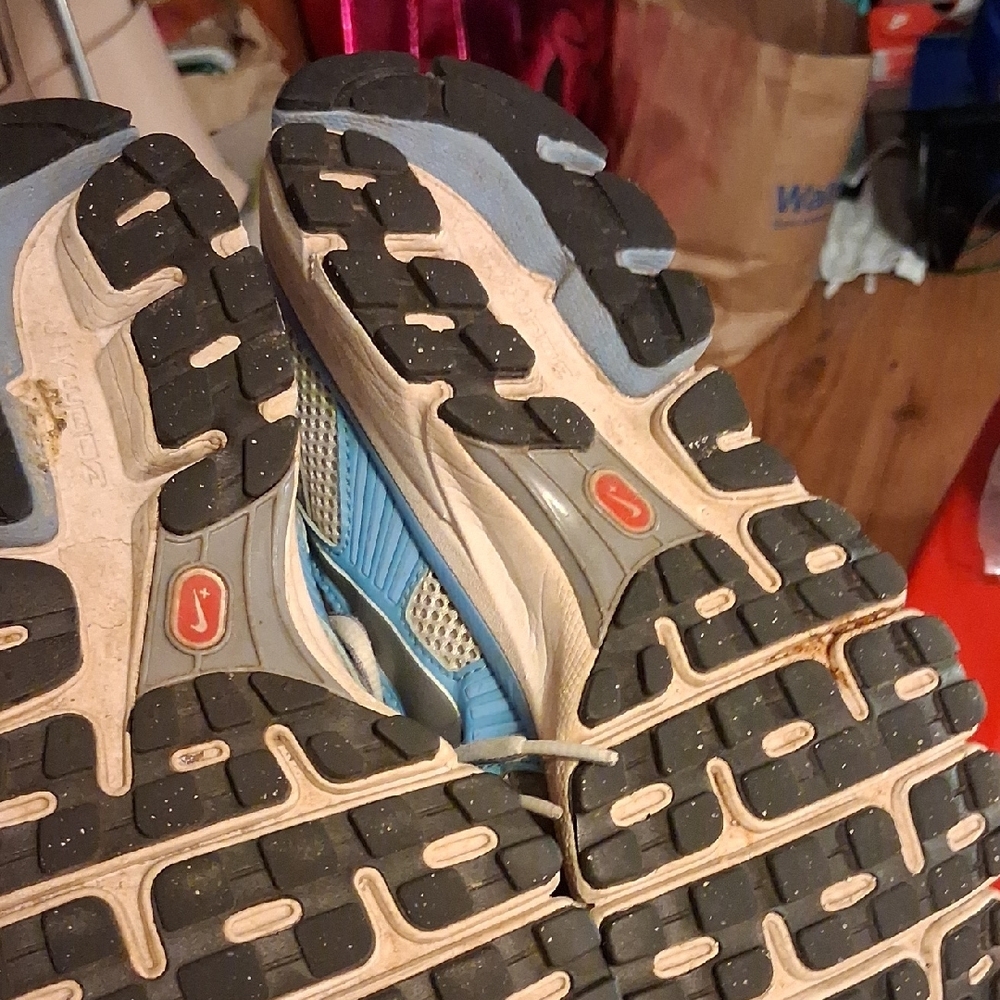 Nike Kids Sneakers in Light Blue and Gray Mesh - Picture 10 of 12